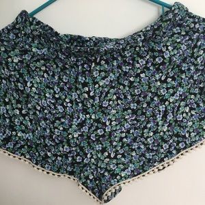 Forever 21 Size M floral print shorts